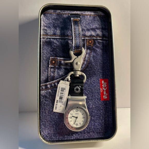 NEW IN BOX LEVI’S Clip On Pocket Watch. - Picture 1 of 6